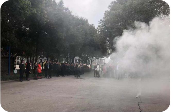 四川天馬玻璃有限公司急救安全知識(shí)培訓(xùn)暨應(yīng)急疏散和消防滅火演練活動(dòng)報(bào)道(圖8) 四川天馬玻璃有限公司急救安全知識(shí)培訓(xùn)暨應(yīng)急疏散和消防滅火演練活動(dòng)報(bào)道(圖8)