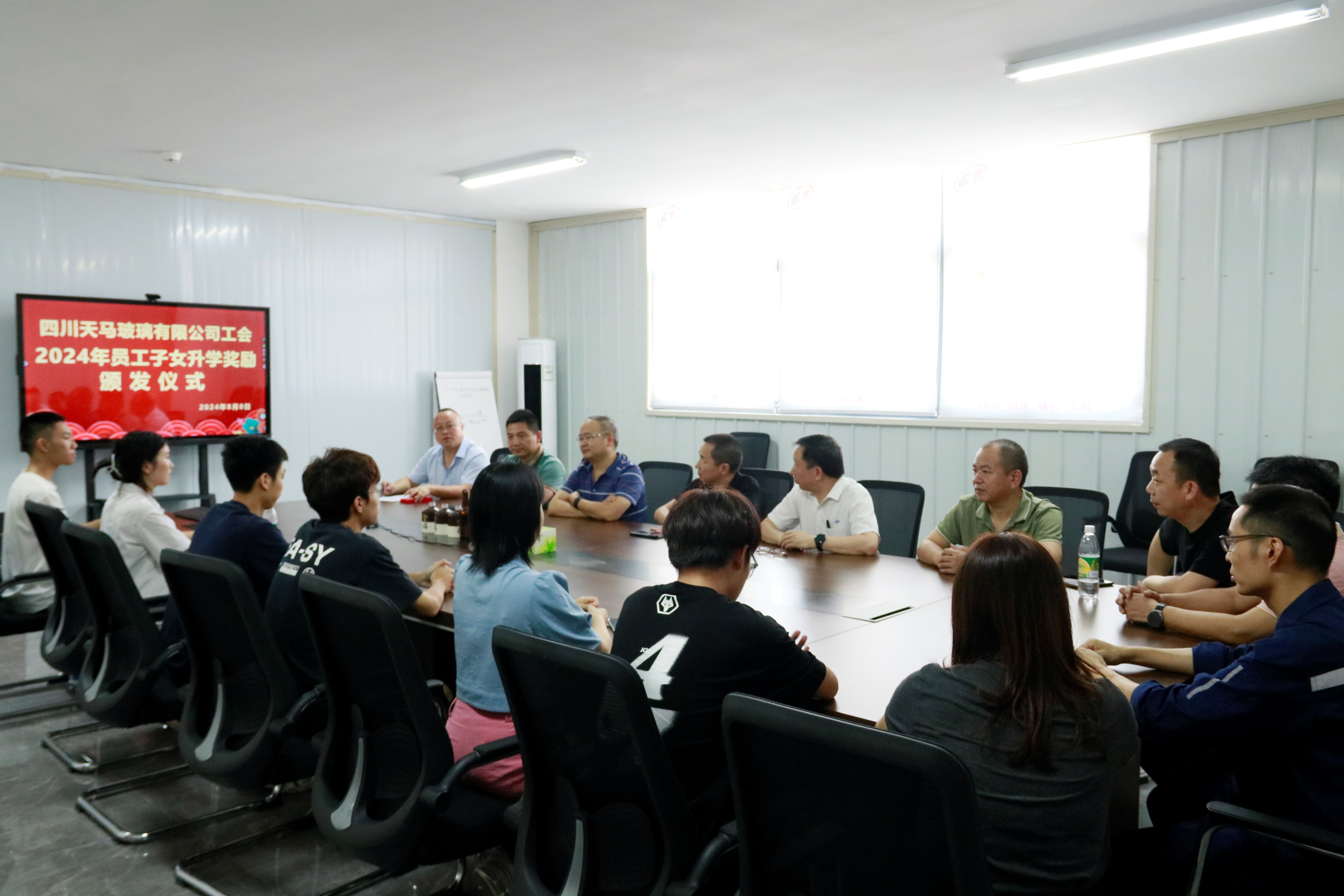 有愛更有希望 有愛更有力量——四川天馬組織員工子女開展金秋助學(xué)活動(圖1) 有愛更有希望 有愛更有力量——四川天馬組織員工子女開展金秋助學(xué)活動(圖1)